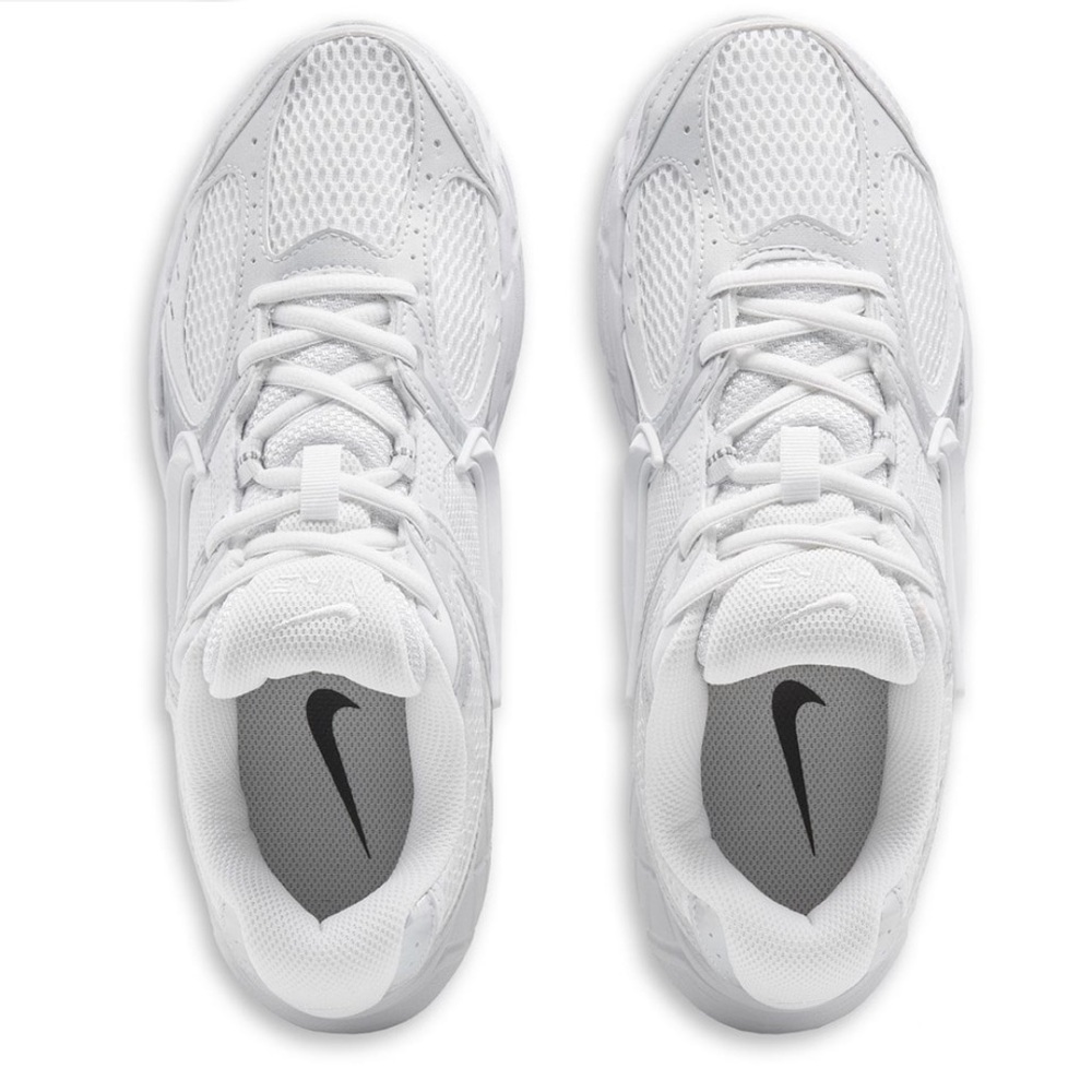 Nike Women's V5 RNR SNEAKER - Picture 2 of 12